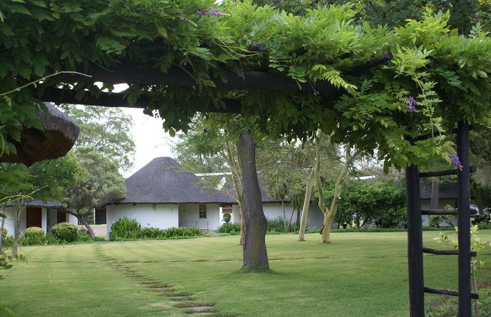 Protea Hotel By Marriott Oudtshoorn Riempie Estate Kültér fotó