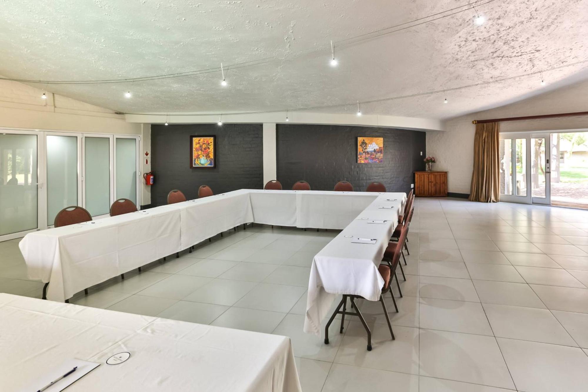 Protea Hotel By Marriott Oudtshoorn Riempie Estate Kültér fotó