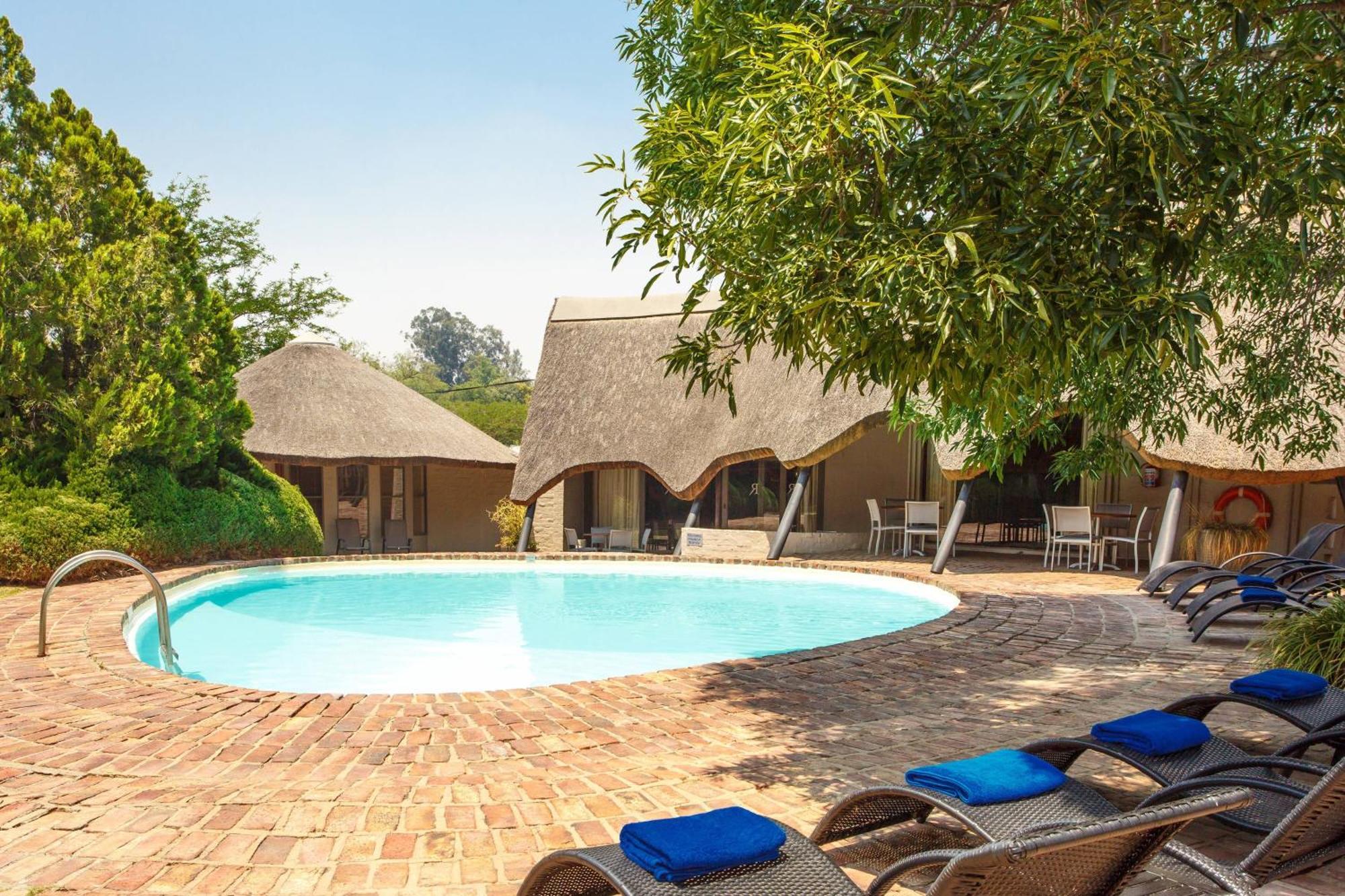 Protea Hotel By Marriott Oudtshoorn Riempie Estate Kültér fotó