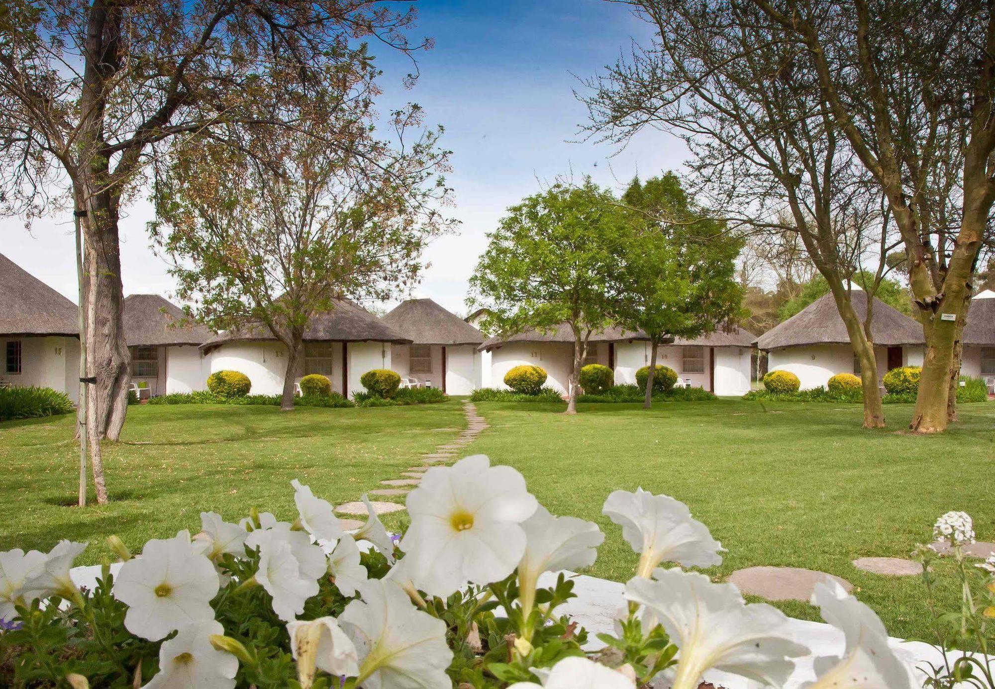 Protea Hotel By Marriott Oudtshoorn Riempie Estate Kültér fotó